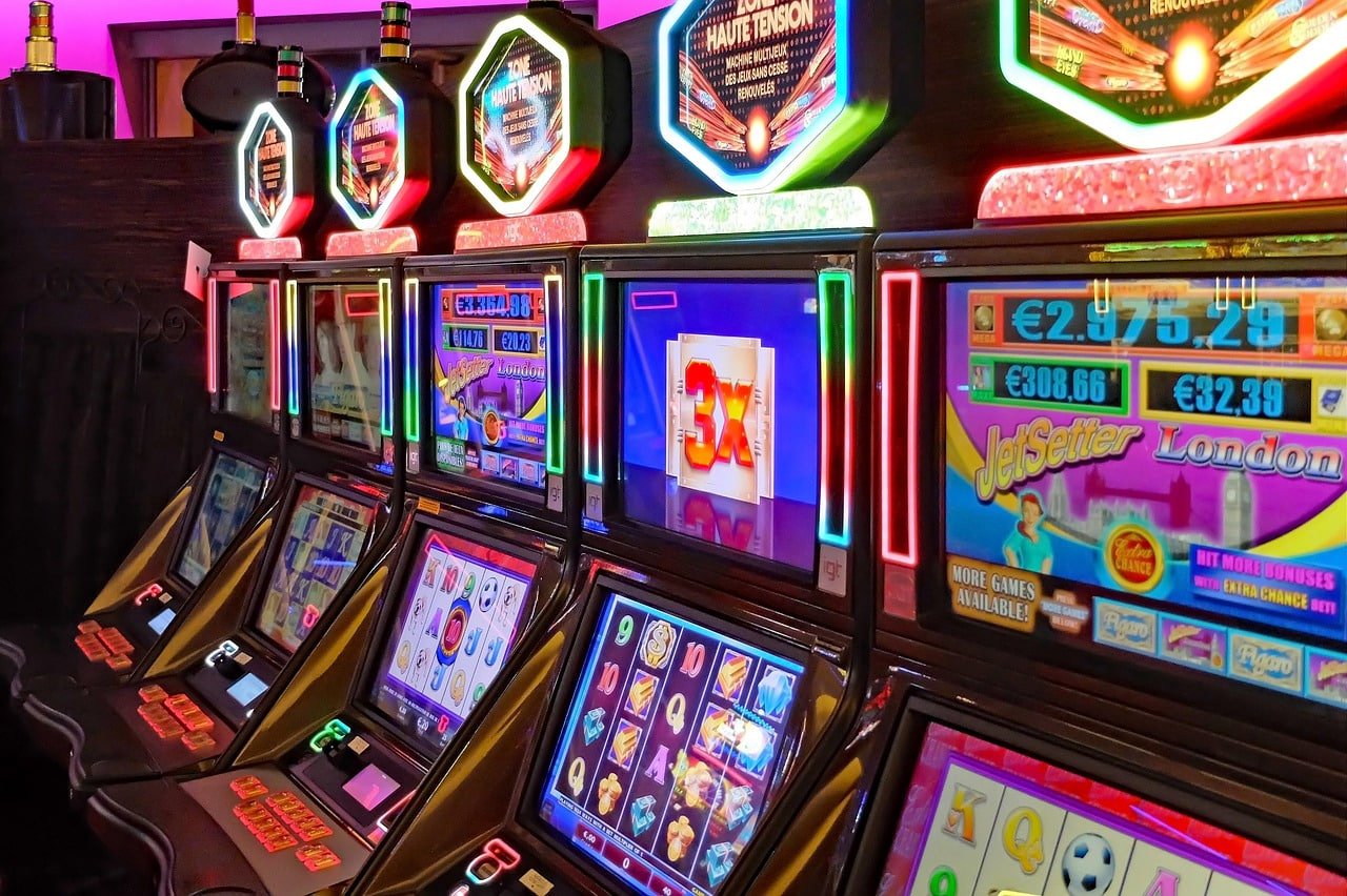 တိုက်ရိုက်ကာစီနို ဇယားကြီးပေါ် dealer နှင့် ကစားသမားများ HD live stream